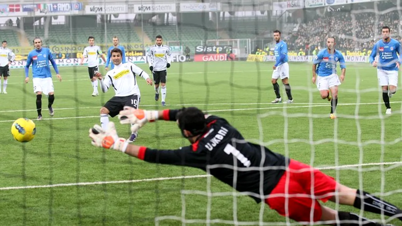 Mutu a dat golurile 100 și 101 în Cesena - Novara 3-1!** Torje, doar rezervă în Genoa-Udine 3-2!** Lazio - Atalanta 2-0, Radu a obținut penalty