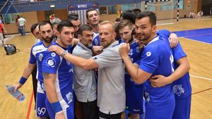 Gură de oxigen luată cu ajutorul tinerilor! CSM București a învins la limită Poli Timișoara, după un joc în care a suferit mai bine de o repriză