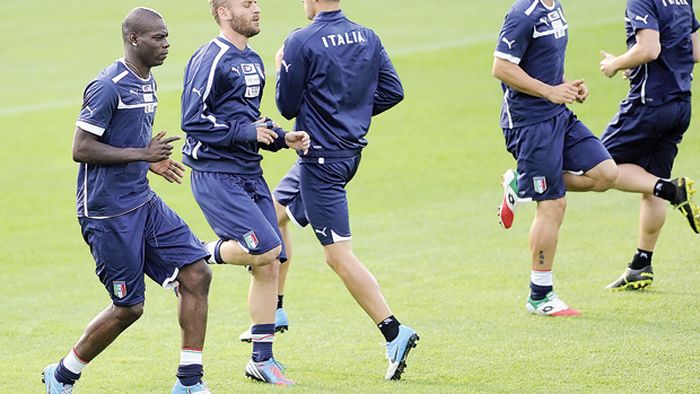 Încă una cu Balotelli!** Vârful lui City e 'Bombă' cu ceas și în vestiarul Italiei