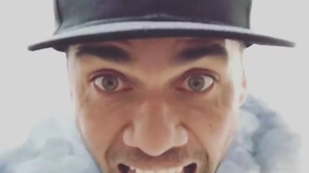 A ÎNGHEȚAT la propriu! Reacția fabuloasă a lui Dani Alves în momentul în care a aflat că Juventus a picat cu Barcelona în "sferturile" Ligii. VIDEO 