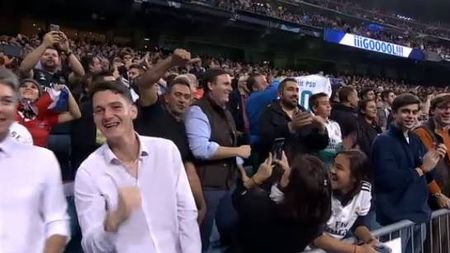Mesajele contra PSD-ului au ajuns și pe Santiago Bernabeu. FOTO | Imaginea serii în Champions League, oferită de un fan român, imediat după golul lui Benzema