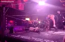 Așa ceva nu s-a mai văzut. Wrestlerul și-a electrocutat propriul tatăl în cele mai periculoase lupte, denumite „Meciurile morții”