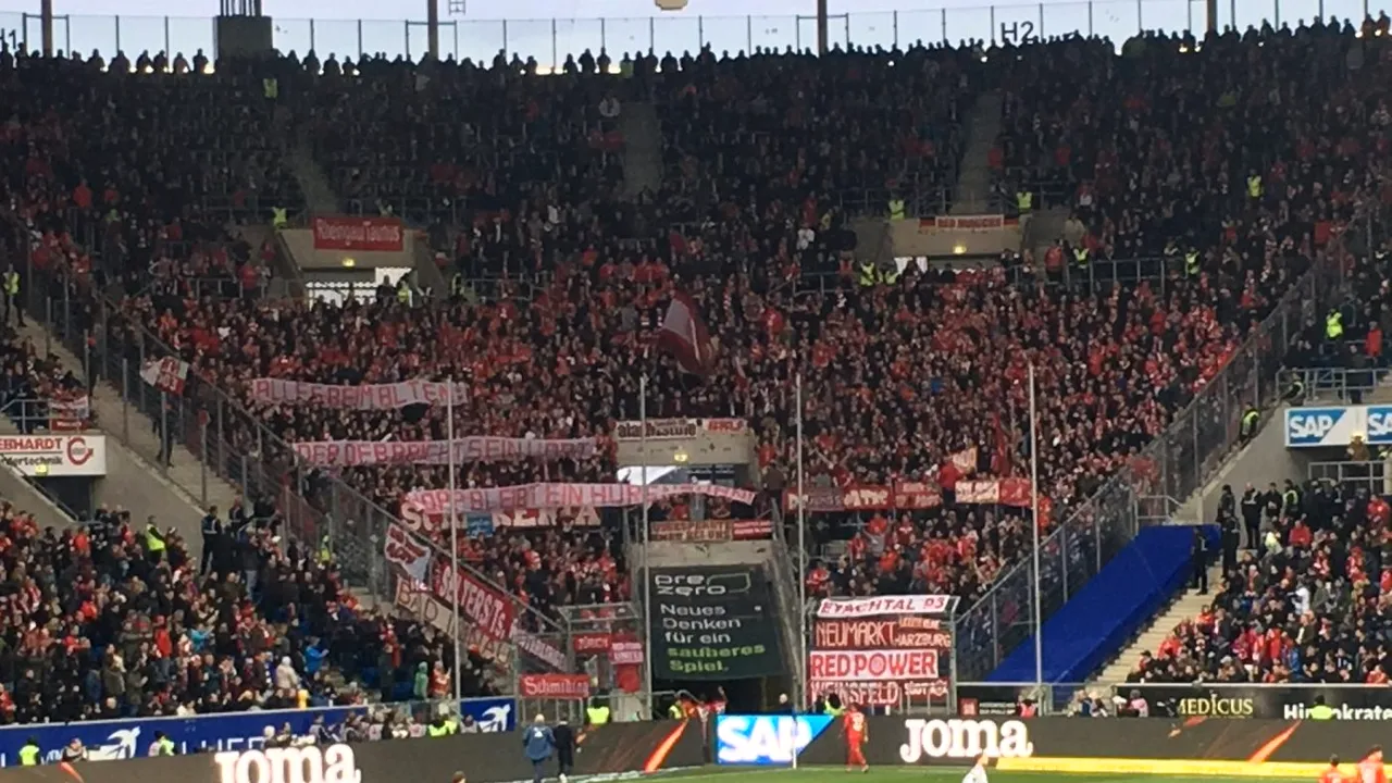 Nebunie în Bundesliga! Fanii lui Bayern l-au jignit pe patronul lui Hoffenheim, iar apoi meciul a fost întrerupt și a urmat un moment incredibil, fără precedent! Bavarezii au condus cu 6-0