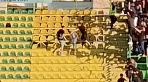 Ultrașii din Peluza Sud Steaua, atacați de fanii din Mioveni! Imagini cu bătaia cruntă din tribune