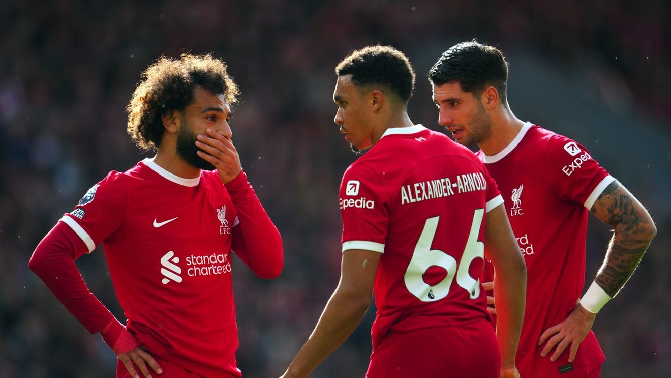 Celebrul fotbalist de la Liverpool, la câțiva centimetri de moarte după ce Furtuna Babet a lovit Anglia! Un stâlp de electricitate a căzut în fața mașinii și jucătorul a făcut un accident grav | FOTO