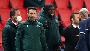 Sebastian Colțescu, suspendat până la finalul sezonului de UEFA! L'Equipe a aflat verdictul după scandalul de la PSG - Istanbul BB