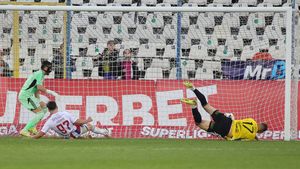 Aşa ceva nu s-a mai văzut în Superliga! Cu câte minute a prelungit arbitrul a doua repriză a meciului Oțelul Galați - U Cluj