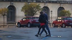 Imaginile momentului în România! Inevitabilul s-a produs: Laurențiu Reghecampf și noua lui iubită nu se mai feresc de ochii lumii! Avem primele fotografii cu ei împreună! Cum arată Corina Caciuc, după perioada grea prin care a trecut | FOTO & VIDEO EXCLUSIV