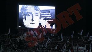 Omagiu pentru Adrian Păunescu** "Acum spre altă lume, când porțile ți se deschid, rămâne pe vecie un imn pentru Rapid"