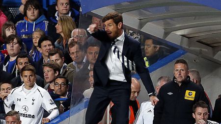 VIDEO Tot stadionul s-a întrebat ce caută acolo!** Au izbucnit în râs când au văzut ce face David Luiz lângă Villas Boas