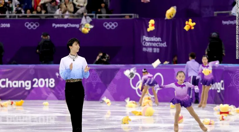 Ceva mai frumos nu se poate. Motivul pentru care fanii aruncă zeci de jucării de pluș spre dublul campion olimpic Yuzuru Hanyu