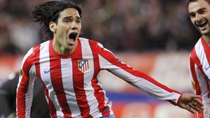 FABULOS Messi și Ronaldo vor fi șocați!** Rușii au uitat de Eto'o: Falcao poate fi noul nabab al fotbalului! Oferta care provoacă revolta la Atletico Madrid