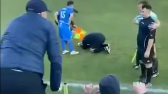 Fotbalistul-bătăuș din Liga 4 Bistrița-Năsăud, reținut de poliție! Caz penal pentru lovire sau alte violențe, după ce l-a pus la pământ pe arbitru