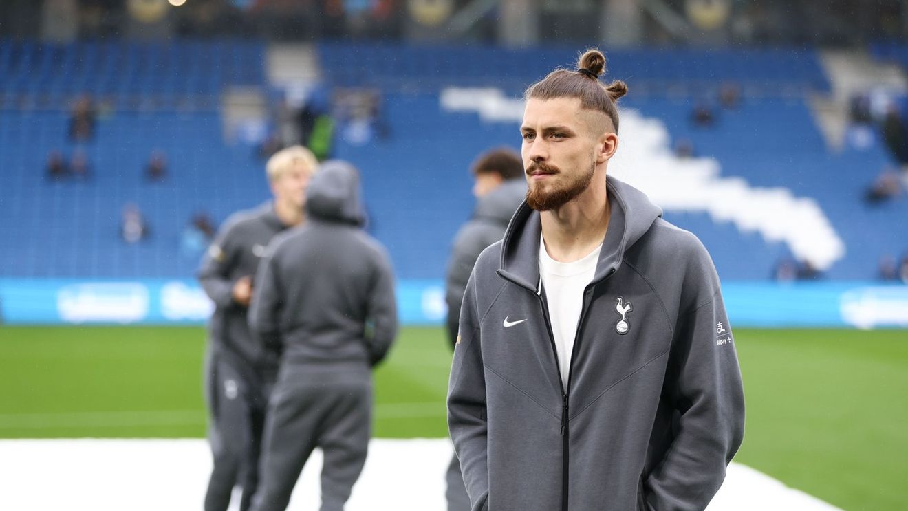 Fanii lui Tottenham au făcut scandal pentru că Radu Drăguşin a fost rezervă, iar echipa lui Postecoglou a pierdut la Brighton