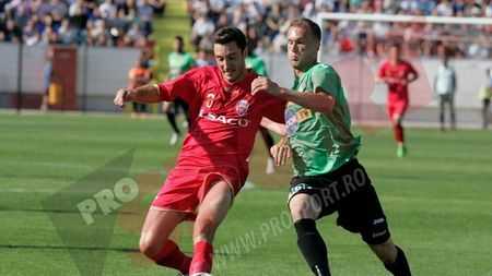 Imaginea etapei în Liga 1! FOTO EXCLUSIV - Locuri la "VIP": de unde au ales să vadă partida cu CFR cele mai sexy fane din Botoșani