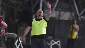 Mihai Iosif, dezvăluiri despre conflictul cu suporterii, din seara promovării: „Nu s-a purtat un dialog!” Ce spune antrenorul despre atmosfera din Giulești | VIDEO EXCLUSIV ProSport Live