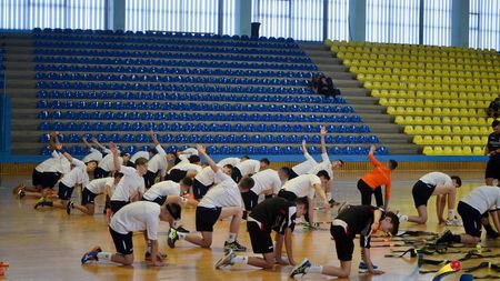 Antrenorii echipei St. Raphael au "predat" în Baia Mare, la tabăra de vară a lui Valentin Ghionea. Joel da Silva: "Am văzut tineri cu multă energie, pasionați, care vor să învețe handbal. Diferă doar metodologia de lucru"