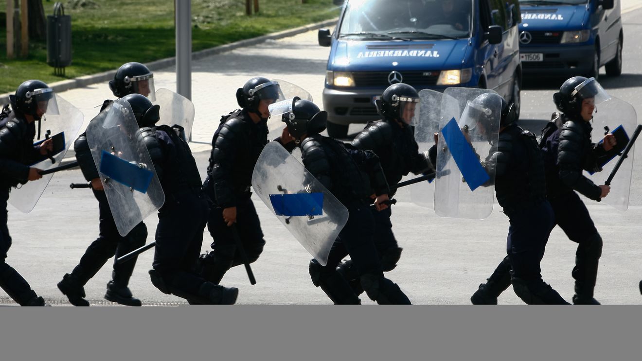 Peste 300 de jandarmi vor asigura măsurile de ordine publică la meciul România - Slovacia