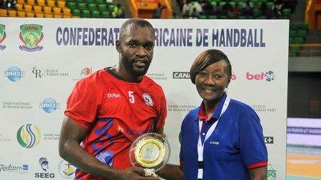 Transferul ratat de Dinamo pentru „dubla" cu Sporting doare acum și mai mult după eliminarea din Liga Campionilor: „Federația a fost pasivă, ca să mă exprim frumos și să nu deschid un subiect delicat. Nu știm să ne respectăm între noi și asta doare" + replică pentru Vasile Stângă