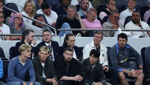 Imagini fabuloase cu Radu Drăguşin şi Heung-Min Son. Cum au fost filmați în timpul meciului Tottenham - Bodo/Glimt 3-1