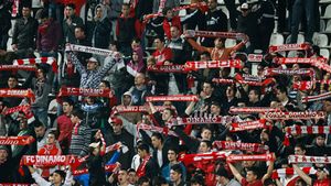 De Ziua Bărbatului, rapidiștii, vasluienii și steliștii s-au "convertit" la dinamovism!** "Câinii" îi ironizează: "E singura zi a anului când toată țara ține cu Dinamo" :)