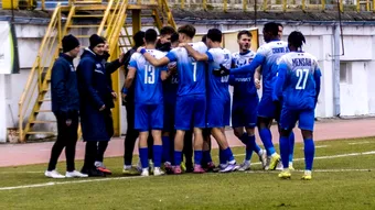 CS Gloria Bistrița e pe val în Liga 2, țintește a patra victorie la rând, dar gripa a lovit vestiarul înaintea partidei cu FC Bacău. Nicolae Grigore: ”Sperăm să își revină jucătorii”