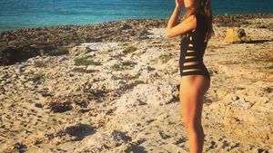 "Băi, nene, Kurnikova e urâțică pe lângă a noastră!" Sorana Cîrstea continuă să-și pună fanii pe jar cu poze de la plajă