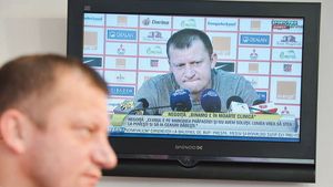 Dorinel a pus picioru-n prag: a cerut plata salariilor jucătorilor!** Rușii îl pândesc, dar telefonul i-a sunat și din Liga 1! Reacția șefilor