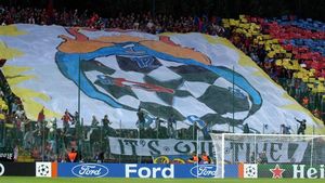 "Nu mai lua jucători aduși de verii tăi și DĂ‚ AFARĂ‚ toți LINGĂ‚II!"** Cele mai TARI 5 sfaturi primite de Becali de la suporterii Stelei