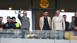 Cum a reacționat Gigi Becali când a văzut scenografia galeriei FCSB, care subordona rivalele Dinamo, Rapid, CFR Cluj şi Universitatea Craiova. Imagini de senzație cu miliardarul din Pipera