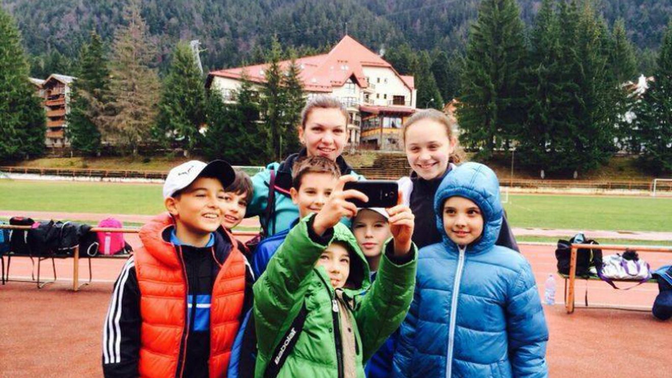 Simona Halep se antrenează cu copiii la Poiana Brașov: "Le-a acordat o atenție deosebită"