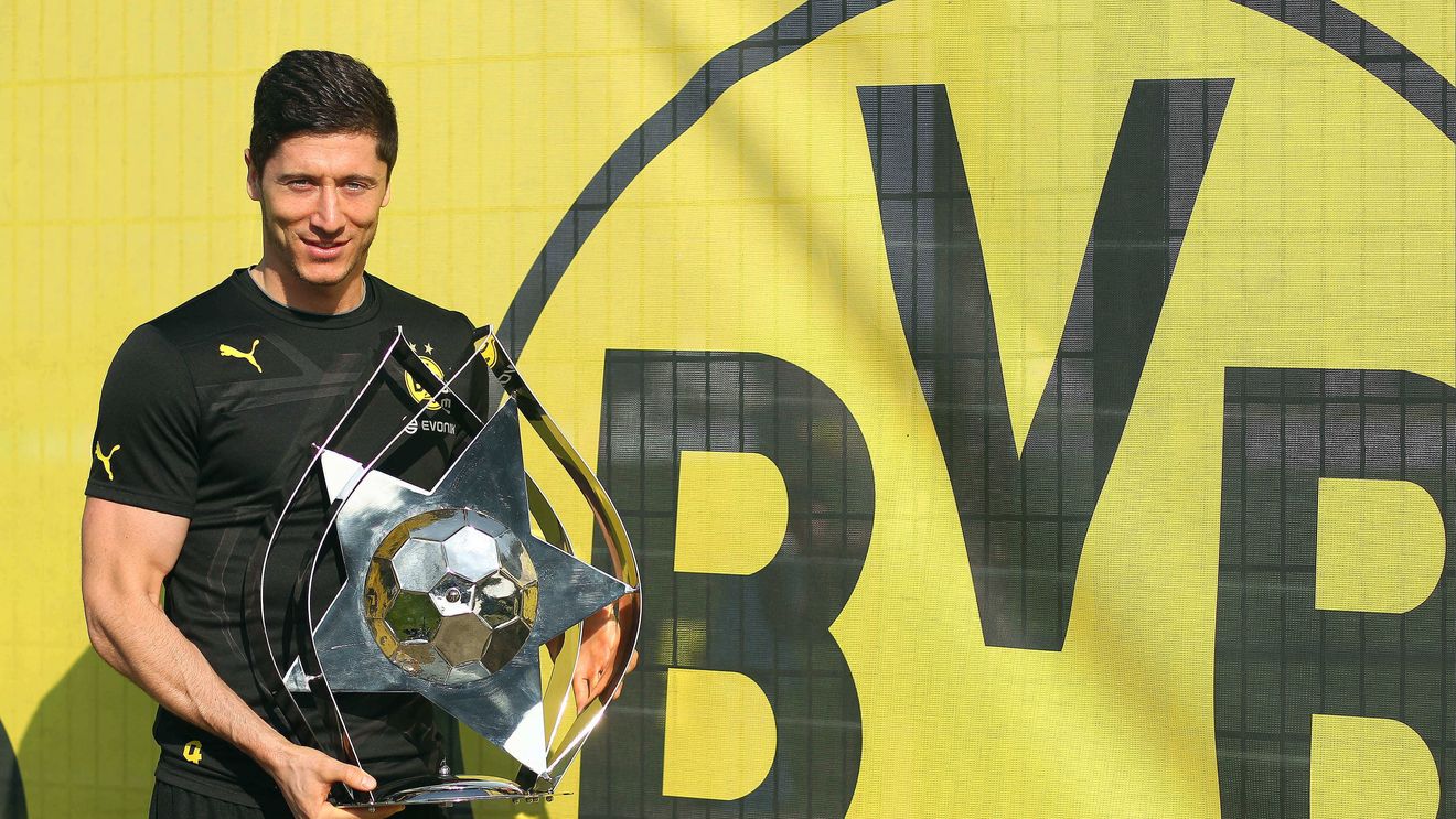 Robert Lewandowski, premiat de revista Ripensia cu trofeul "Steaua Răsăritului" pe 2013: "Sunt onorat să primesc un trofeu din România". FOTO