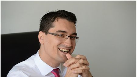 Componenții Generației de Aur despre decizia lui Burleanu de a numi un centru regional "Generația Euro 2016": "Cred că o face pentru că este primul său mandat la FRF. Ar fi trebuit să poarte numele lui Hagi"