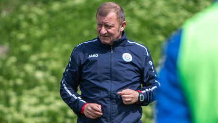 Reacția lui Dorinel Munteanu după ce a fost întrebat dacă merită statuie la Galați: „Oamenii de aici mă apreciază!”. Cât de des ascultă antrenorul celebra manea a Oțelului | VIDEO EXCLUSIV ProSport Live