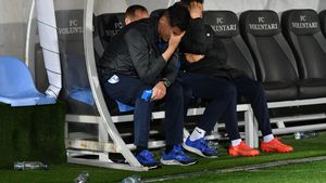 Ce se întâmplă la echipa finului lui Gigi Becali, după retrogradarea directă din Superliga! Fotbaliștii sunt toți în vestiar și nu vor să plece spre casele lor: „Sunt socați!”