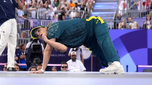 „Cel mai penibil lucru pe care l-am văzut vreodată”. Momentul în care o sportivă din Australia a dansat break-dance „ca un copil mic” la Jocurile Olimpice a devenit viral şi a stârnit reacții dure în toată lumea