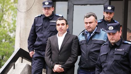 Rămân cu „brățări"!