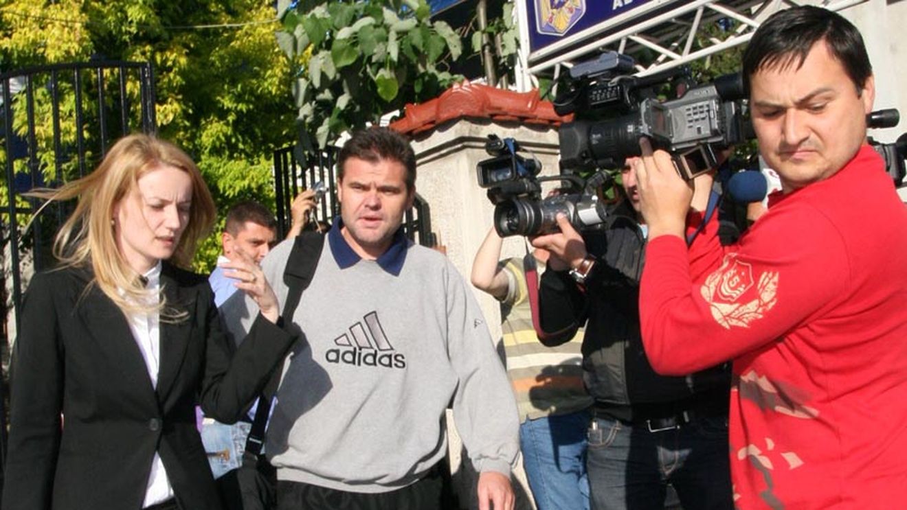 Jos cătușele!**