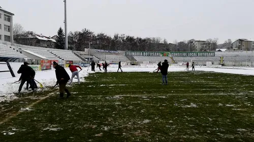 A venit iarăși iarna. Terenul de la Botoșani, acoperit de zăpadă cu câteva ore înaintea meciului cu FCSB. Măsura luată de moldoveni și reacția lui Iftime