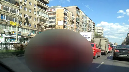 SUPER FOTO** Surpriză pe străzile Capitalei! N-ai să ghicești ce mașină circulă pe bulevardele din București