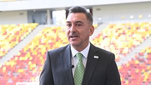 Ilie Dumitrescu a intervenit în direct, la TV, şi l-a făcut praf pe Darius Olaru pentru gestul grețos pe care l-a făcut în Farul - FCSB 1-1