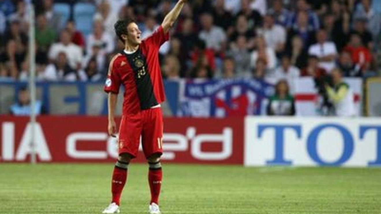 Mesut Ozil, dorit de Aston Villa