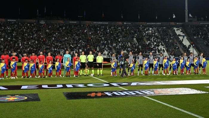 Cum au fost surprinşi Alexandru Tudor şi Ionuț Luțu, oamenii de încredere pe care Gigi Becali îi plăteşte cu mii de euro lunar, la meciul PAOK - FCSB