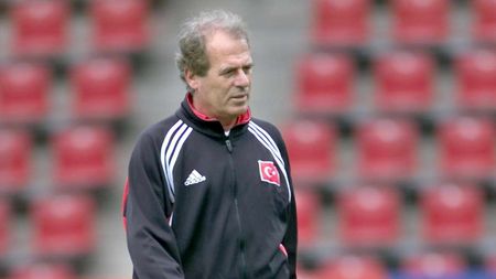 Mustafa Denizli este noul antrenor al lui Beșiktas