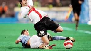 „A căzut" și Chivu!