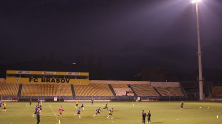 „Stegarii" se pregătesc pentru primul meci în nocturnă la Brașov