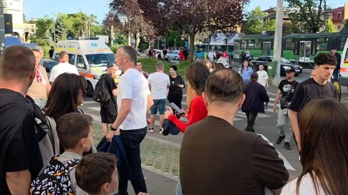 Cum a trecut Mihai Stoica printre fanii „câinilor” înainte de Dinamo - FCSB, la Stadionul „Arcul de Triumf”