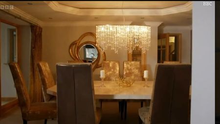 Legendarul boxer şi-a scos la vânzare vila de 2.300.000 de euro: are 5 dormitoare, piscină interioară şi cinema privat