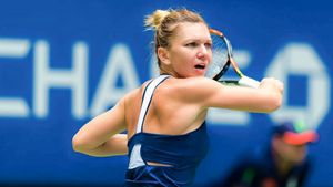 Simona Halep și Mihaela Buzărnescu vor juca luni, în prima zi a anului, la turneul de la Shenzhen