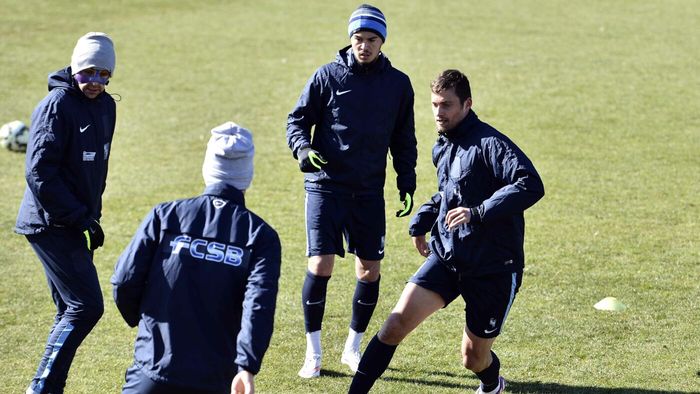 Fotbalistul FCSB a fost lovit cu brutalitate și ochiul său drept a ajuns să stea pe o placă de titan! Dezvăluiri dure despre momentul când rivalul l-a distrus: „Zgârciul de la ochi a fost făcut franjuri! Dacă pui mâna se simt șuruburile”
